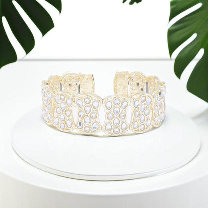 Elegant Gold-Tone Openwork Bracelet with Pearlescent Accents